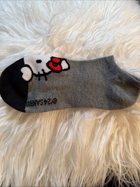 Hello Kitty Gray Ankle Socks with Red Bow and Black Toe